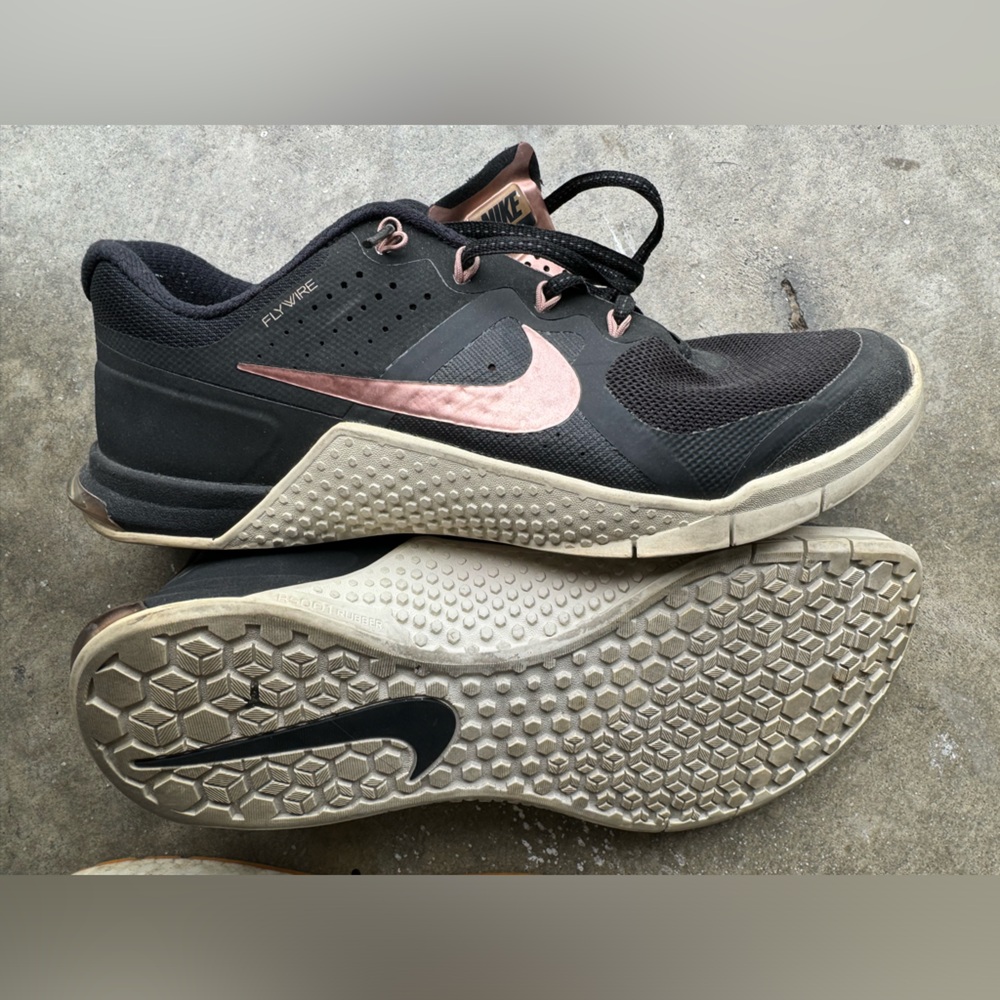 Nike Metcon 2 - black and rose gold - size 9